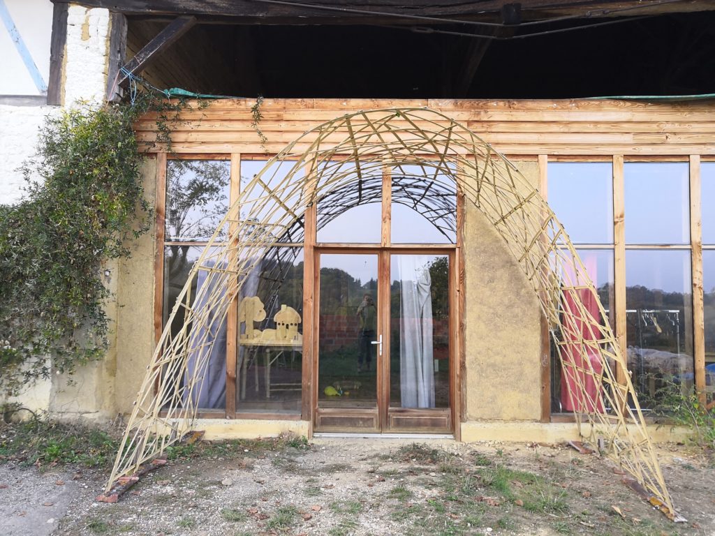 Arche d'accueil d'une salle commune d'un éco-hameau - Bambou Créations