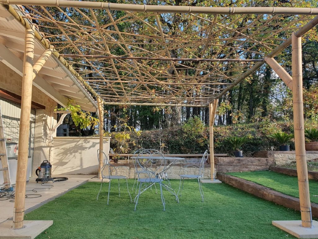 Construire une Pergola en bambou