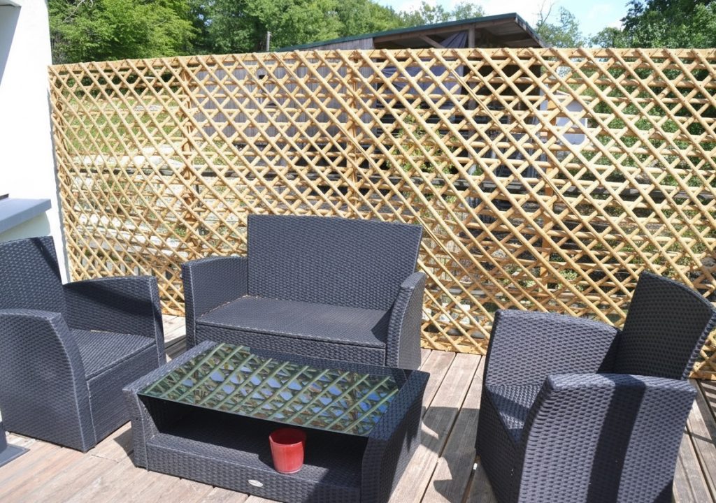 Design d’espaces originaux en bambou 6 Pare vent design en bambou salon brut